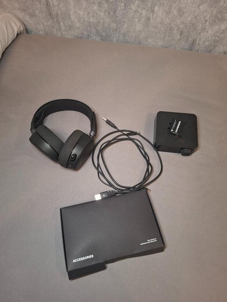 Steelseries Arctis Pro Wireless, Computers en Software, Headsets, Zo goed als nieuw, Over-ear, Draadloos, Gaming headset, Inklapbare microfoon
