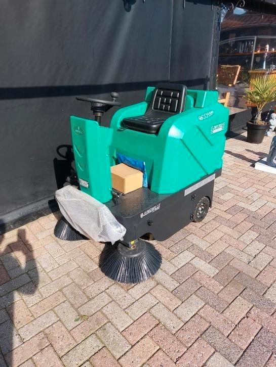 Jungwille JW1202 veegmachine, Tuin en Terras, Veegmachines, Zo goed als nieuw, Ophalen