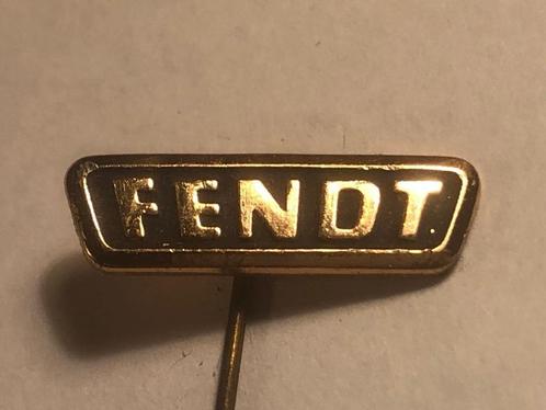 Metalen FENDT Landbouw Machines Speld (Zwart/Metaalkleur)., Verzamelen, Speldjes, Pins en Buttons, Zo goed als nieuw, Speldje of Pin