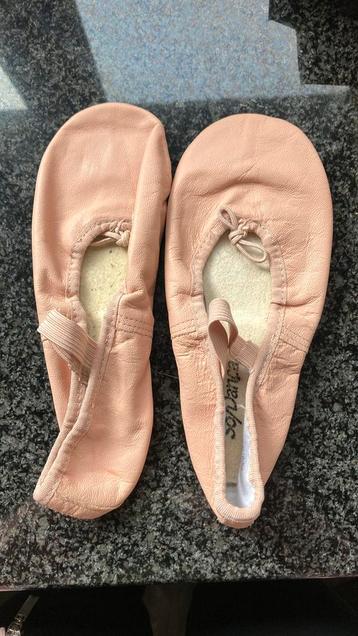 Balletschoenen maat 33-34 (21cm) beschikbaar voor biedingen