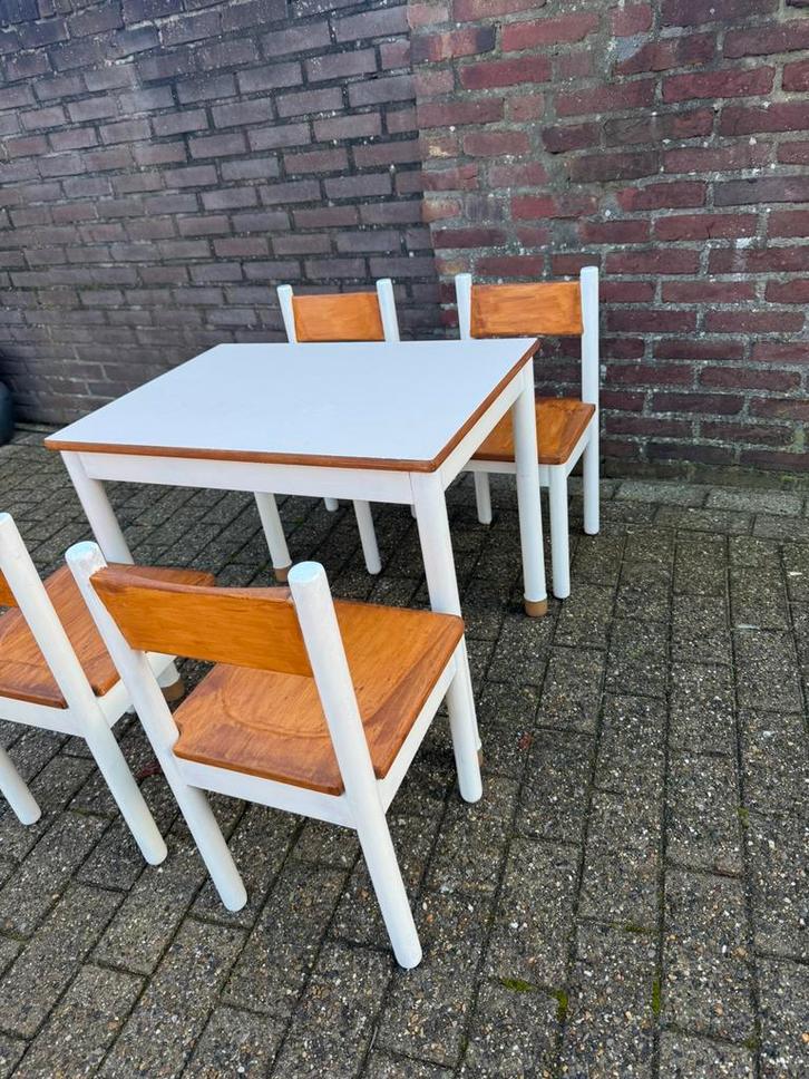 Kindersetje, Kinderen en Baby's, Kinderkamer | Tafels en Stoelen, Zo goed als nieuw, Tafel(s) en Stoel(en), Ophalen