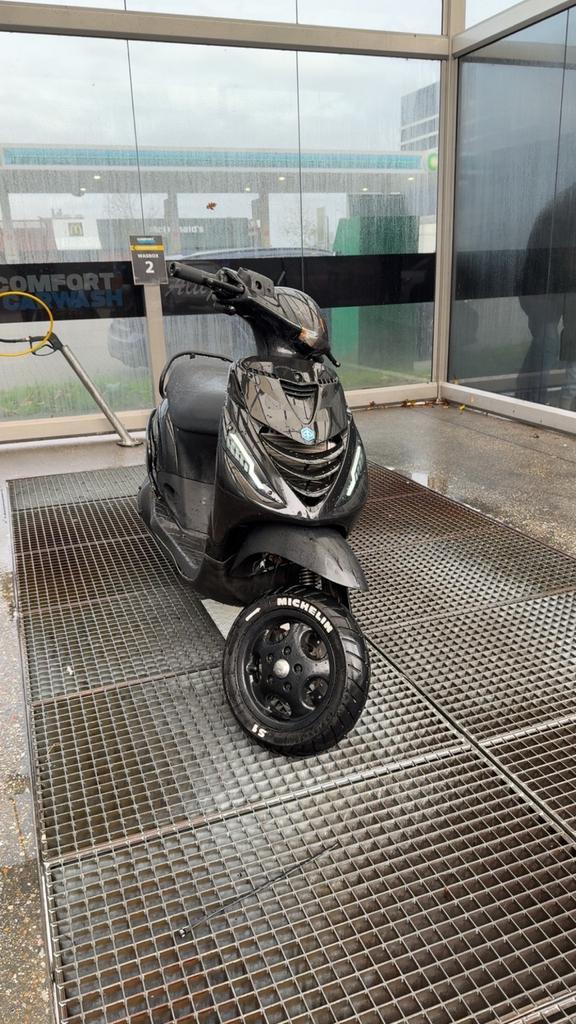 Piaggio zip h2o 50cc, Fietsen en Brommers, Scooters | Piaggio, Zo goed als nieuw, Zip, Tweetakt, Ophalen