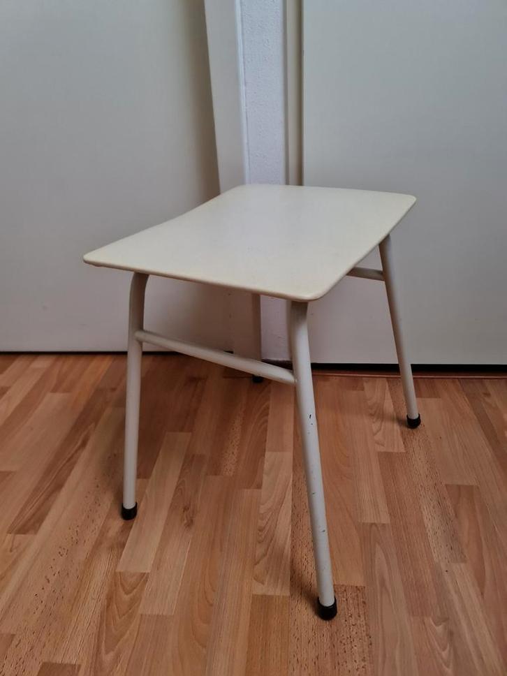 Kruk hocker industrieel met skai crème wit vintage uniek, Huis en Inrichting, Krukjes, Gebruikt, Staal, Ophalen