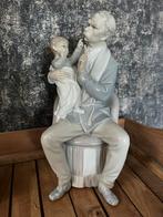 Lladro porselein beeld opa met kind #4654, Ophalen, Zo goed als nieuw, Mens