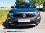 Volkswagen T-Roc 1.5 TSI 150pk Sport Pano|Navi|ACC|Carplay, Voorwielaandrijving, Stof, Zwart, 4 cilinders