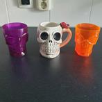 1 Doodskop mok en 2 kunststof bekers skull Halloween skelet, Gebruikt, Keramiek, Ophalen of Verzenden, Overige stijlen