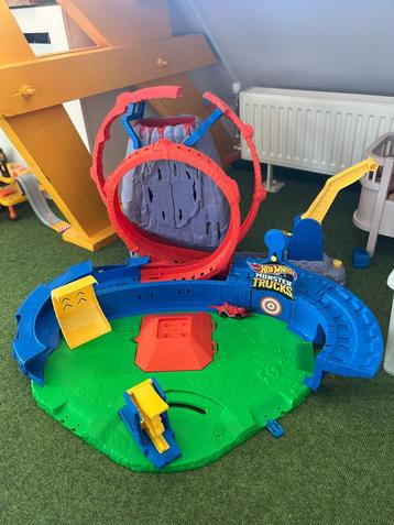 Hotwheels monster truck baan  beschikbaar voor biedingen