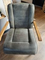 Olijfgroene fauteuil met houten armleuningen, Huis en Inrichting, Fauteuils, Ophalen