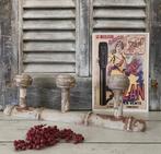 Brocante houten kapstokje met 3 knoppen