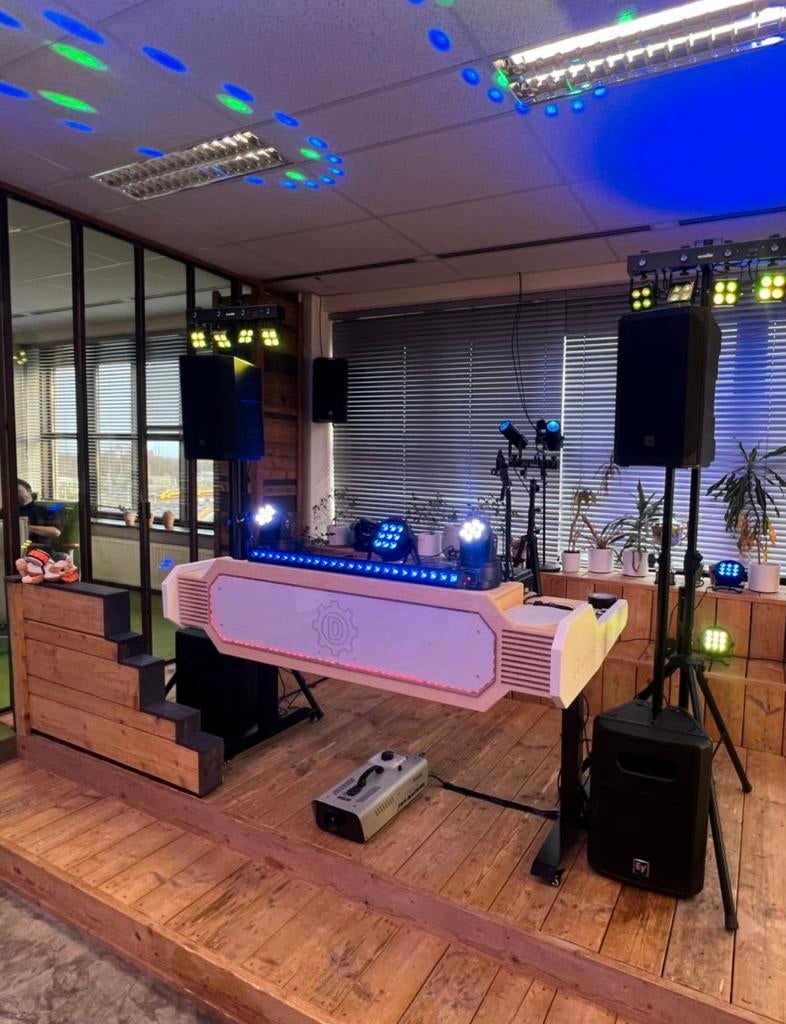 Custom DJ Booth met Speakers, Subs & LED Verlichting, Muziek en Instrumenten, Ophalen of Verzenden, Gebruikt, Dj-set, Overige merken