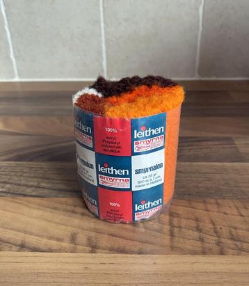 Smyrna wol merk LEITHEN, 100% Acryl, 1 cup, en losse draden beschikbaar voor biedingen