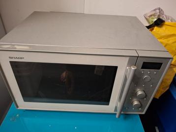 Sharp Oven en Magnetron in 1, pizzastand mooi en handig  beschikbaar voor biedingen