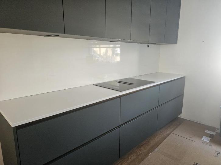 2x aanrechtblad en 2 x achterwand pure white composiet, Huis en Inrichting, Keuken | Keukenelementen, Nieuw, 200 cm of meer, 50 tot 100 cm