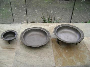 2 schalen en 1 asbak van tin beschikbaar voor biedingen