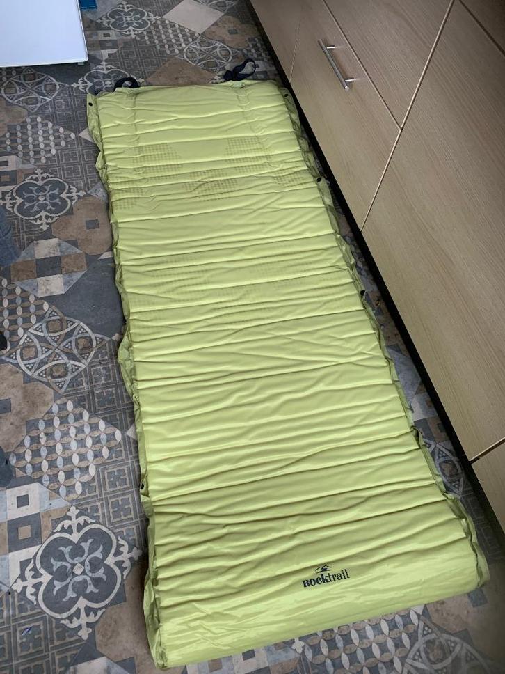 Zelf-opblaasbare slaapmat, Caravans en Kamperen, Slaapmatten, Gebruikt, 1-persoons, Ophalen of Verzenden