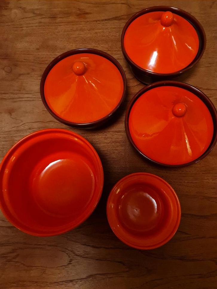 Vintage Oranje Aardewerk Servies huizen holland, Huis en Inrichting, Keuken | Servies, Gebruikt, Kom(men), Overige stijlen, Aardewerk