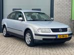 Volkswagen Passat 1.6 Comfortline *ECC/NAP* EXPORT, Origineel Nederlands, Te koop, Zilver of Grijs, 5 stoelen