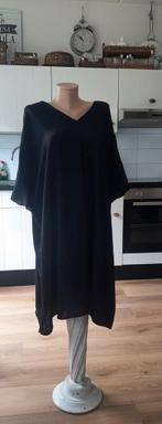 Mooie zwarte jurk met met roesel mouwtje maat 46 tm 54, Ophalen, Nieuw, Zwart, Jurk
