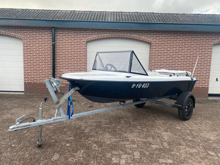 Boot 3.60m met trailer, Watersport en Boten, Speedboten, Gebruikt, 3 tot 6 meter, Benzine, Minder dan 70 pk, Polyester, Buitenboordmotor