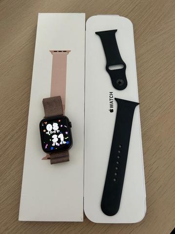 Apple Watch iWatch series 5, 44mm met goud Milanees bandje beschikbaar voor biedingen