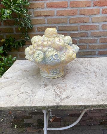Betonnen fruitmand voor decoratie beschikbaar voor biedingen
