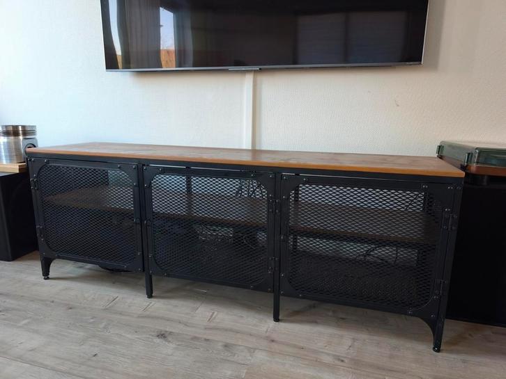 Ikea Fjallbo TV meubel - Zwart staal & hout, Huis en Inrichting, Kasten | Televisiemeubels, Gebruikt, Minder dan 100 cm, 150 tot 200 cm