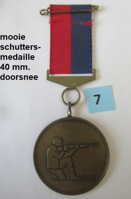 mooie schietsport medaille, postwedstrijd '81/82, Sport en Fitness, Schietsport-accessoires, Zo goed als nieuw, Ophalen of Verzenden