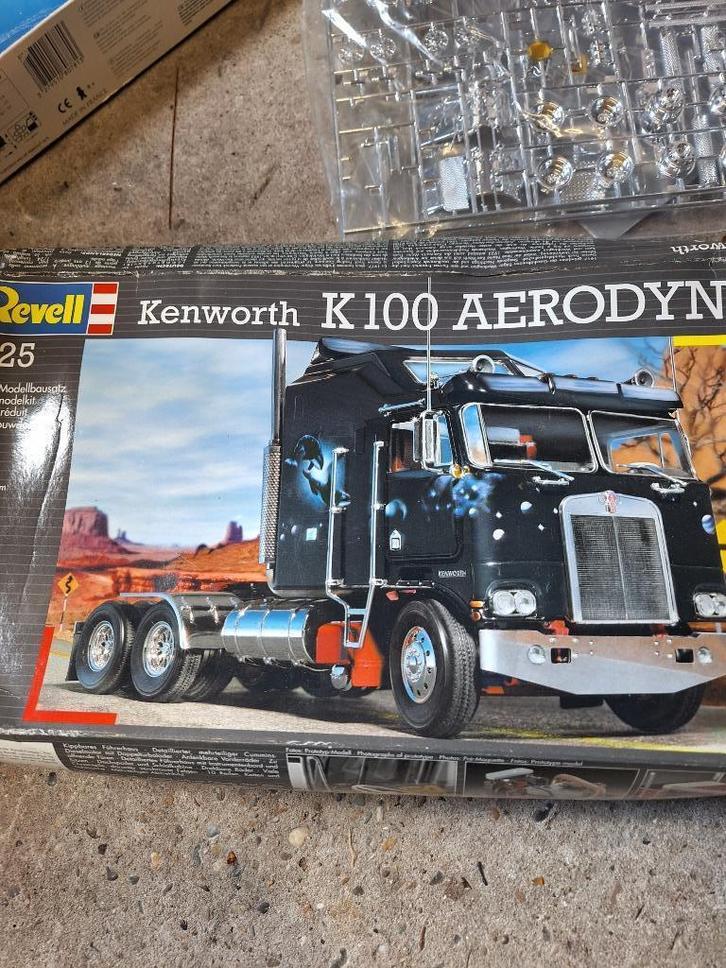 bouwdoos Kenworth Aerodyn K100 Revell 1/25, Hobby en Vrije tijd, Modelbouw | Auto's en Voertuigen, Gebruikt, Truck, 1:32 tot 1:50
