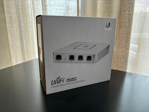 UniFi Secure Gateway USG-3P, Computers en Software, Routers en Modems, Zo goed als nieuw, Router, Ophalen of Verzenden