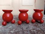 3 Zweedse houten rode bol kandelaars, Minder dan 25 cm, Ophalen of Verzenden, Zo goed als nieuw