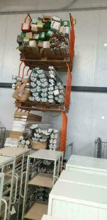 diverse partijen spatwaterdichte TL armaturen enkel / dubbel, Huis en Inrichting, Lampen | Plafondlampen, Nieuw, Ophalen of Verzenden