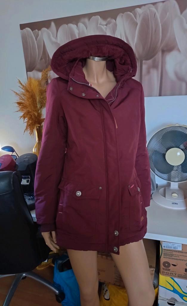 Mooie bordeaux rode jas van S'questo maat 38 40, Kleding | Dames, Jassen | Winter, Zo goed als nieuw, Maat 38/40 (M), Rood, Ophalen of Verzenden