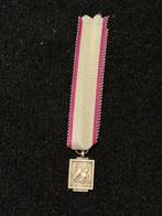 Bronzen miniatuurmedaille belgische luchtbescherming, Ophalen