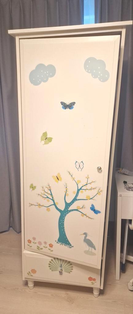IKEA Kinderkledingkast met Stickers, Kinderen en Baby's, Kinderkamer | Commodes en Kasten, Gebruikt, Kast, 105 cm of meer, Minder dan 75 cm