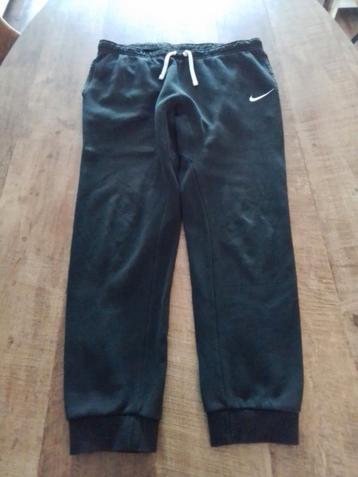 Nike broek - Maat L - Zwart beschikbaar voor biedingen