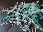 Stapel plastic  baby hangertjes,  netjes, Kinderen en Baby's, Babymode-accessoires, Ophalen of Verzenden, Zo goed als nieuw