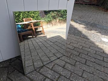 Spiegel 60 x 60 cm beschikbaar voor biedingen