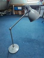 Grijze Ikea Bureaulamp - Verstelbaar, Huis en Inrichting, Lampen | Vloerlampen, Ophalen
