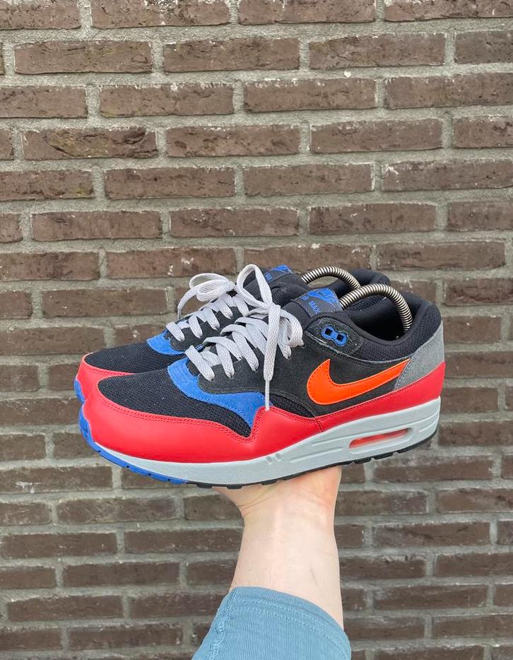 Nike Air Max 1 Black Hyper Crimson, Kleding | Heren, Schoenen, Zo goed als nieuw, Sneakers of Gympen, Overige kleuren, Ophalen of Verzenden