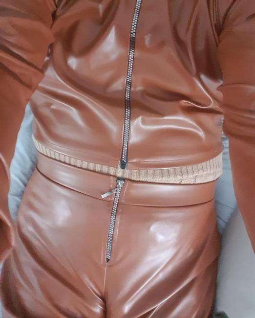 Pu pyjama pak combinatie, Kleding | Heren, Broeken en Pantalons, Nieuw, Maat 56/58 (XL), Bruin, Ophalen of Verzenden