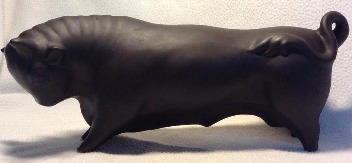 WEDGWOOD Black Basalt - Taurus the Bull - uit 1957, Antiek en Kunst, Kunst | Beelden en Houtsnijwerken, Ophalen