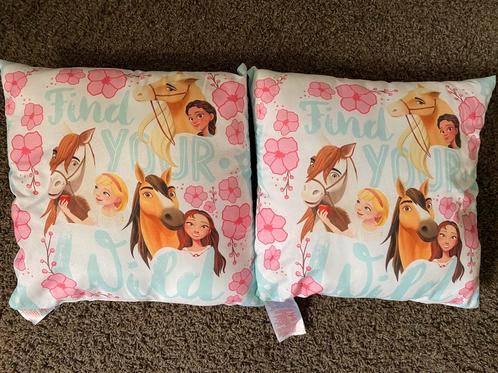 2 spirit sierkussens, Kinderen en Baby's, Kinderkamer | Beddengoed, Zo goed als nieuw, Kussen, Meisje, Ophalen of Verzenden