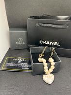 Armband Chanel met  en hart hanger, Met hanger, Kunststof, Wit, Nieuw