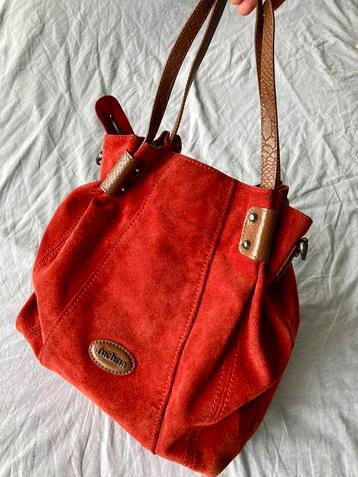 Red suede bag profiled with brown leather beschikbaar voor biedingen