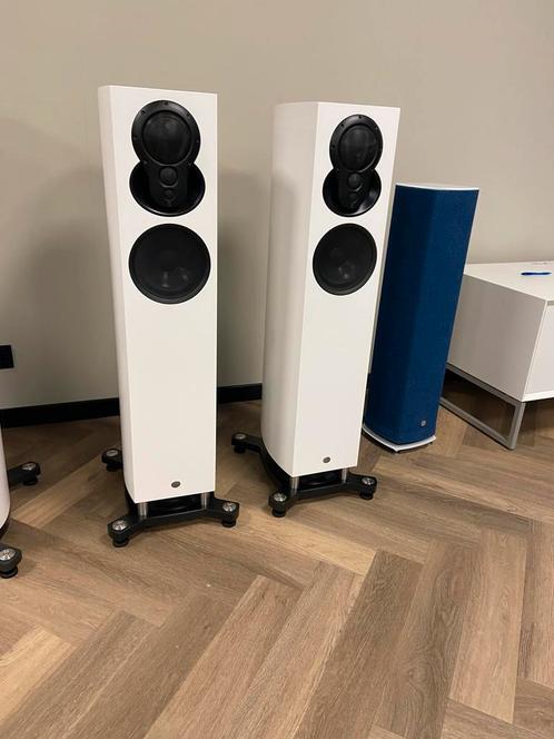 Linn Akubarik Katalyst (White/Black), Audio, Tv en Foto, Luidsprekers, Zo goed als nieuw, Front, Rear of Stereo speakers, 120 watt of meer