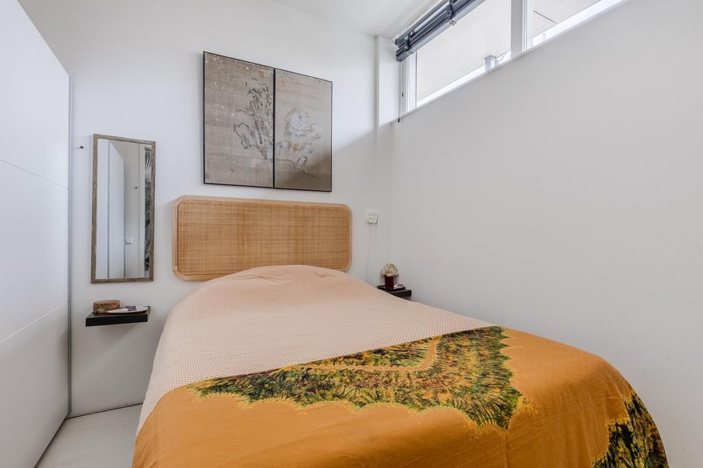 Blank hout en rotan hoofdbord., Huis en Inrichting, Slaapkamer | Bedden, Ophalen, Tweepersoons, 140 cm, Zo goed als nieuw