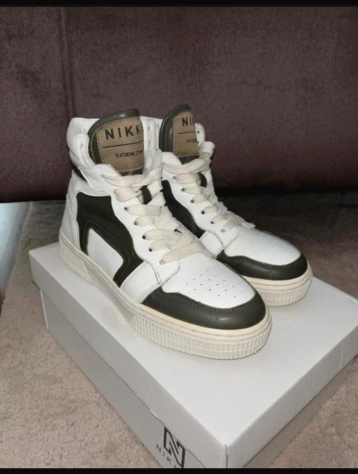 Sneakers van NIKKI maat 36 army groen met wit, Kleding | Dames, Schoenen, Zo goed als nieuw, Sneakers of Gympen, Groen, Ophalen