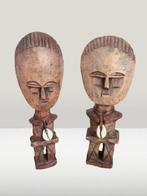 Ghana, 2 handgesneden Akuaba vruchtbaarheidsbeelden, Antiek en Kunst, Verzenden