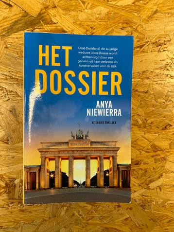Het Dossier - Anya Niewierra beschikbaar voor biedingen