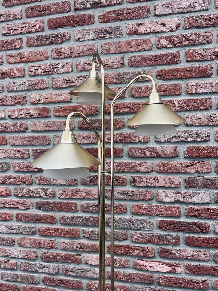 vintage vloerlamp messing melkglas jaren 70/80, Huis en Inrichting, Lampen | Vloerlampen, Zo goed als nieuw, 150 tot 200 cm, Glas